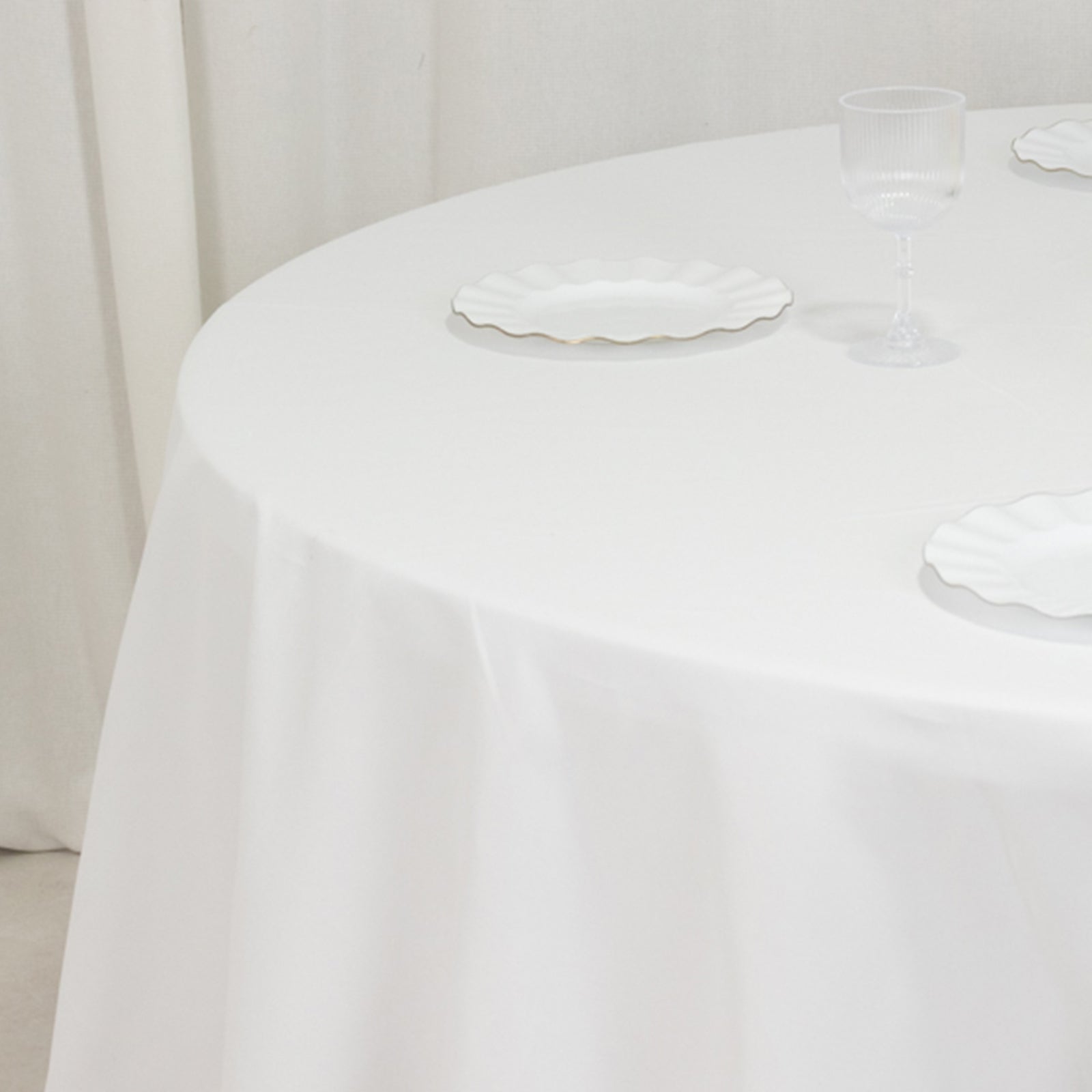 White 120" Cotton Blend Round Tablecloth: Seamless & Wrinkle-Resistant for Upscale Events