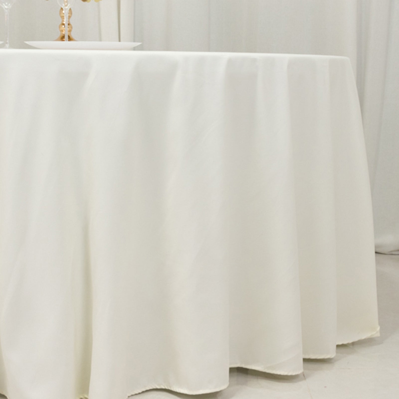 Ivory 120" Cotton Blend Seamless Wrinkle - Resistant Round Tablecloth: Ideal for Events