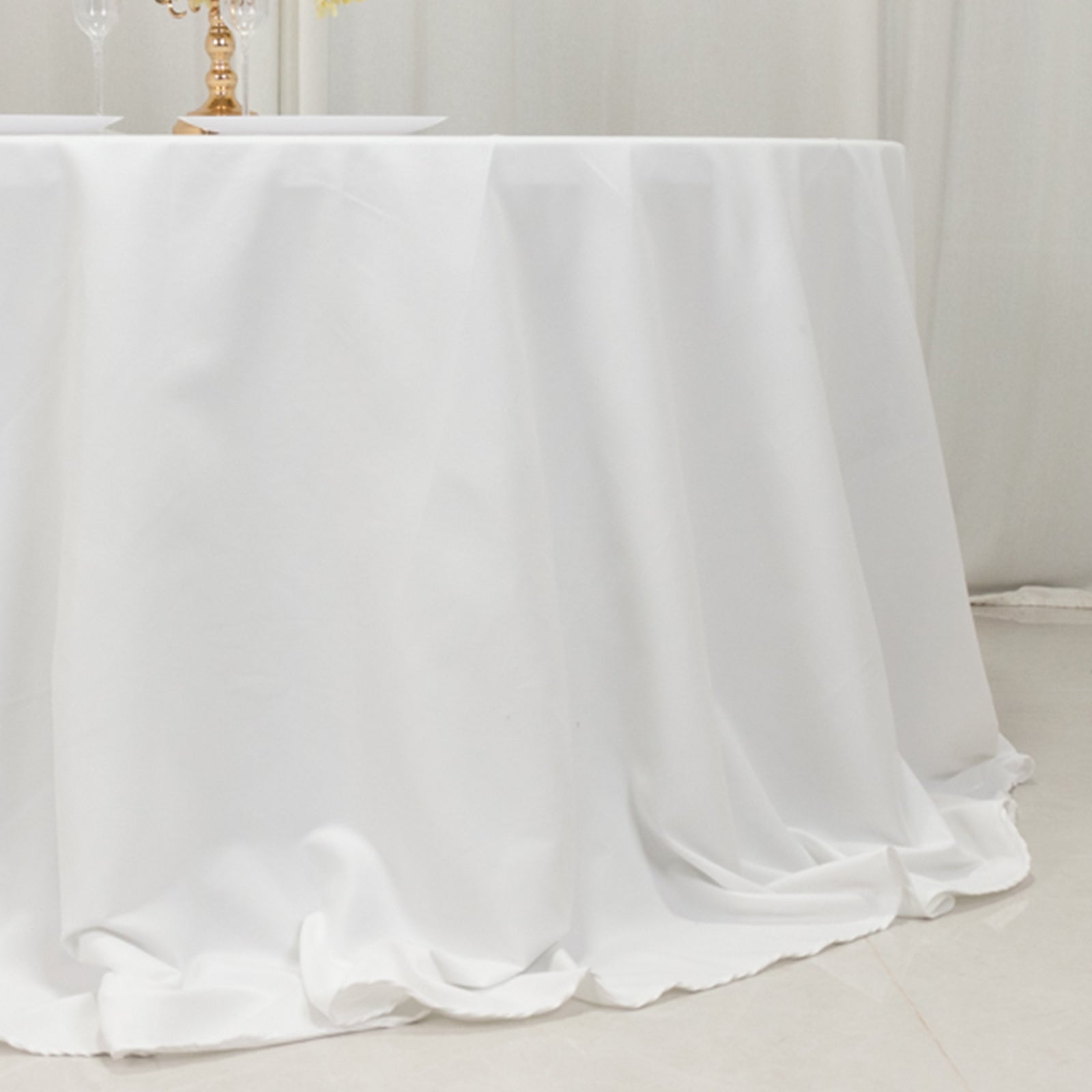 White 132-Inch Cotton Blend Round Tablecloth: Seamless, Wrinkle-Resistant for Formal Events