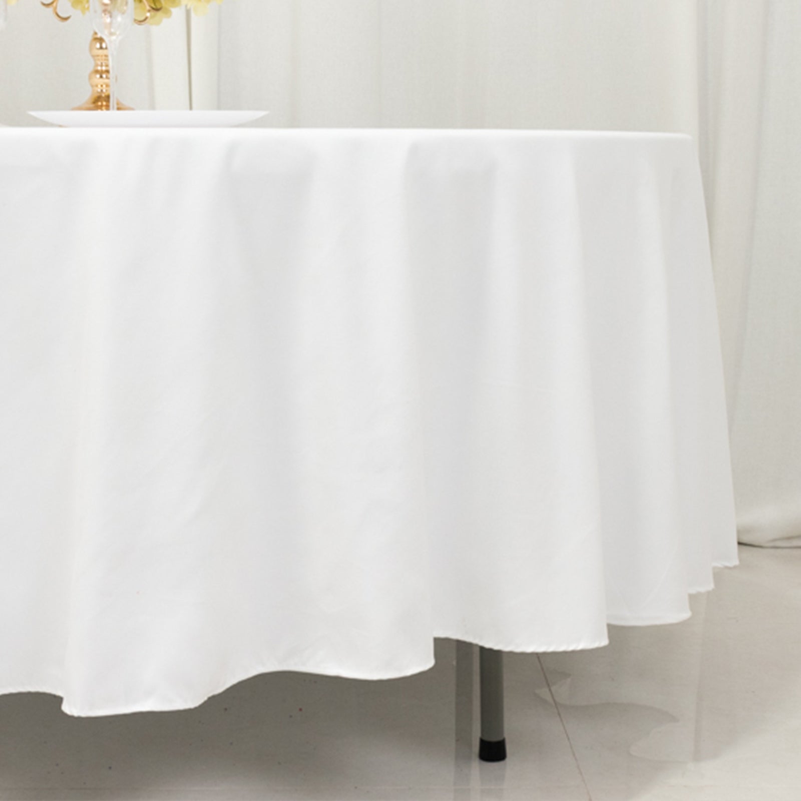 Wrinkle-Resistant 108" White Cotton Blend Round Tablecloth for Various Occasions