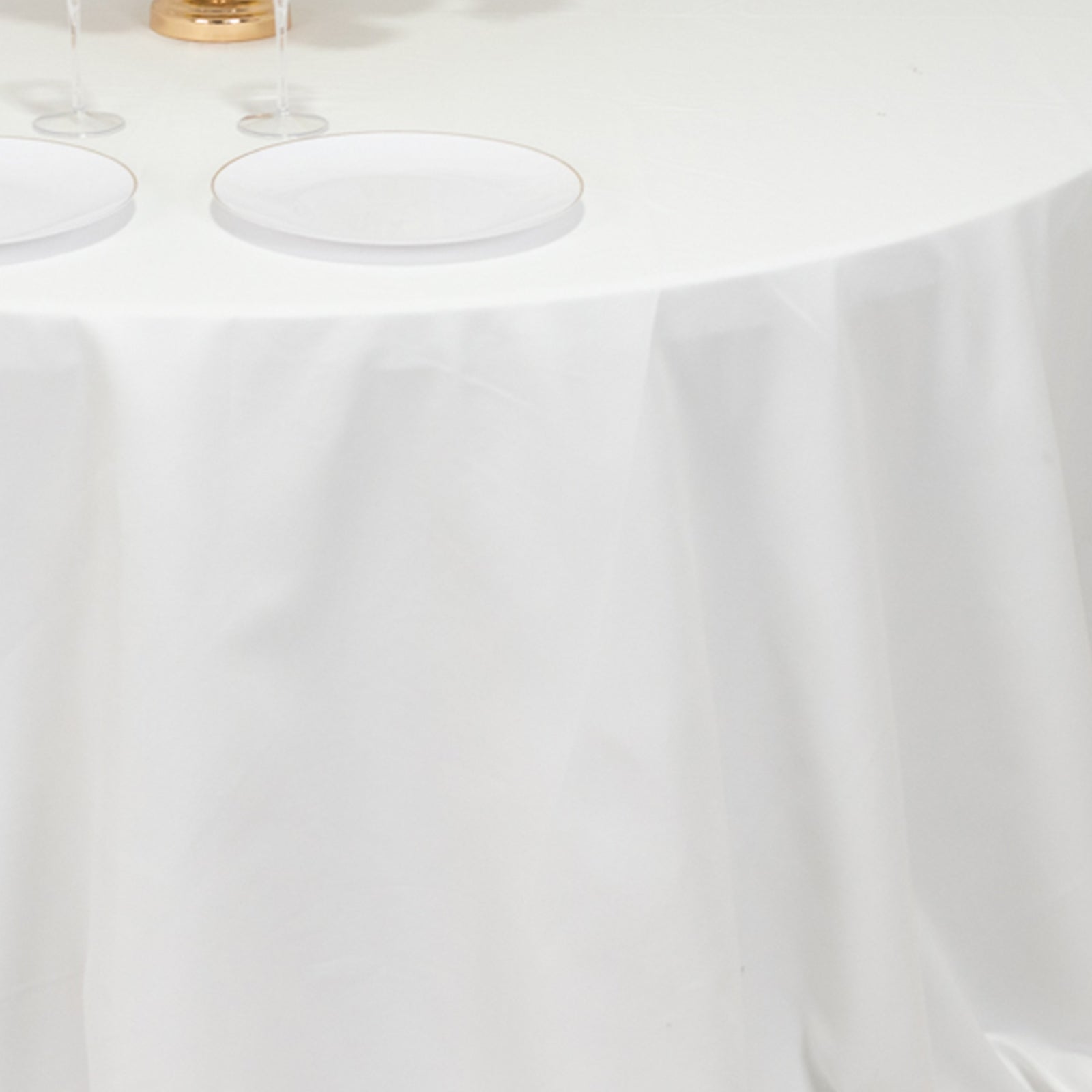 White 132-Inch Cotton Blend Round Tablecloth: Seamless, Wrinkle-Resistant for Formal Events