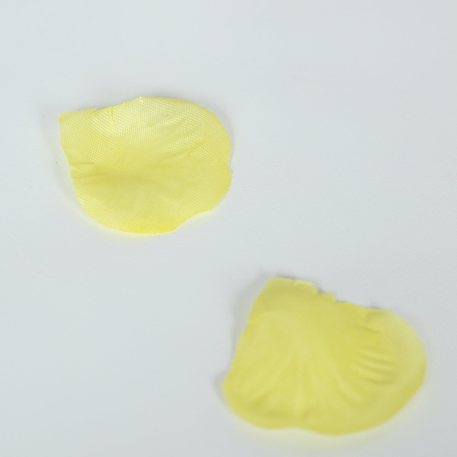 500-Piece Yellow Silk Rose Petal Confetti - Ideal for Table and Floor Decor