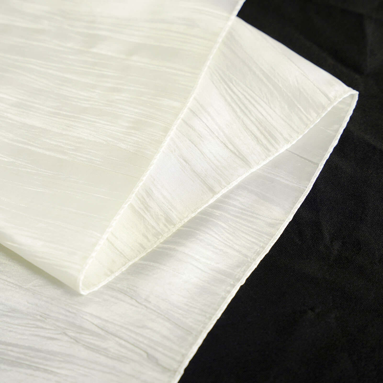 Ivory Seamless Accordion Crinkle Taffeta Rectangle Tablecloth 90x132 - Perfect for Events