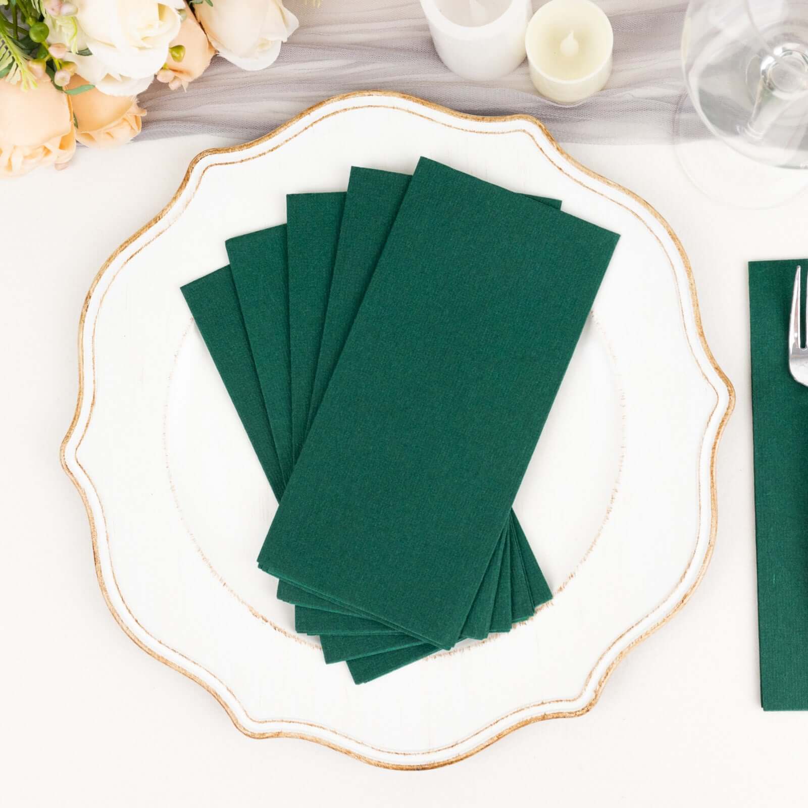 20-Pack Hunter Emerald Green Linen-Like Airlaid Disposable Napkins - Highly Absorbent!