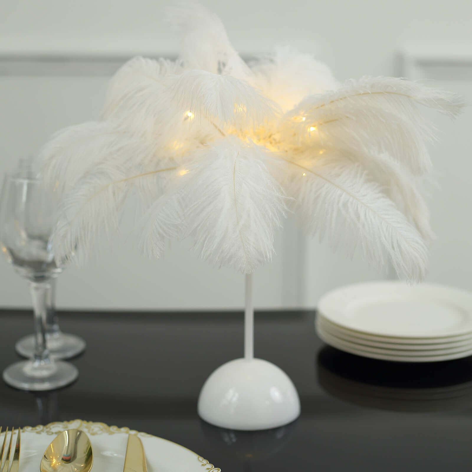 Hot Deal! White LED Cordless Table Lamp with Ostrich Feather Design for Wedding Centerpiece
