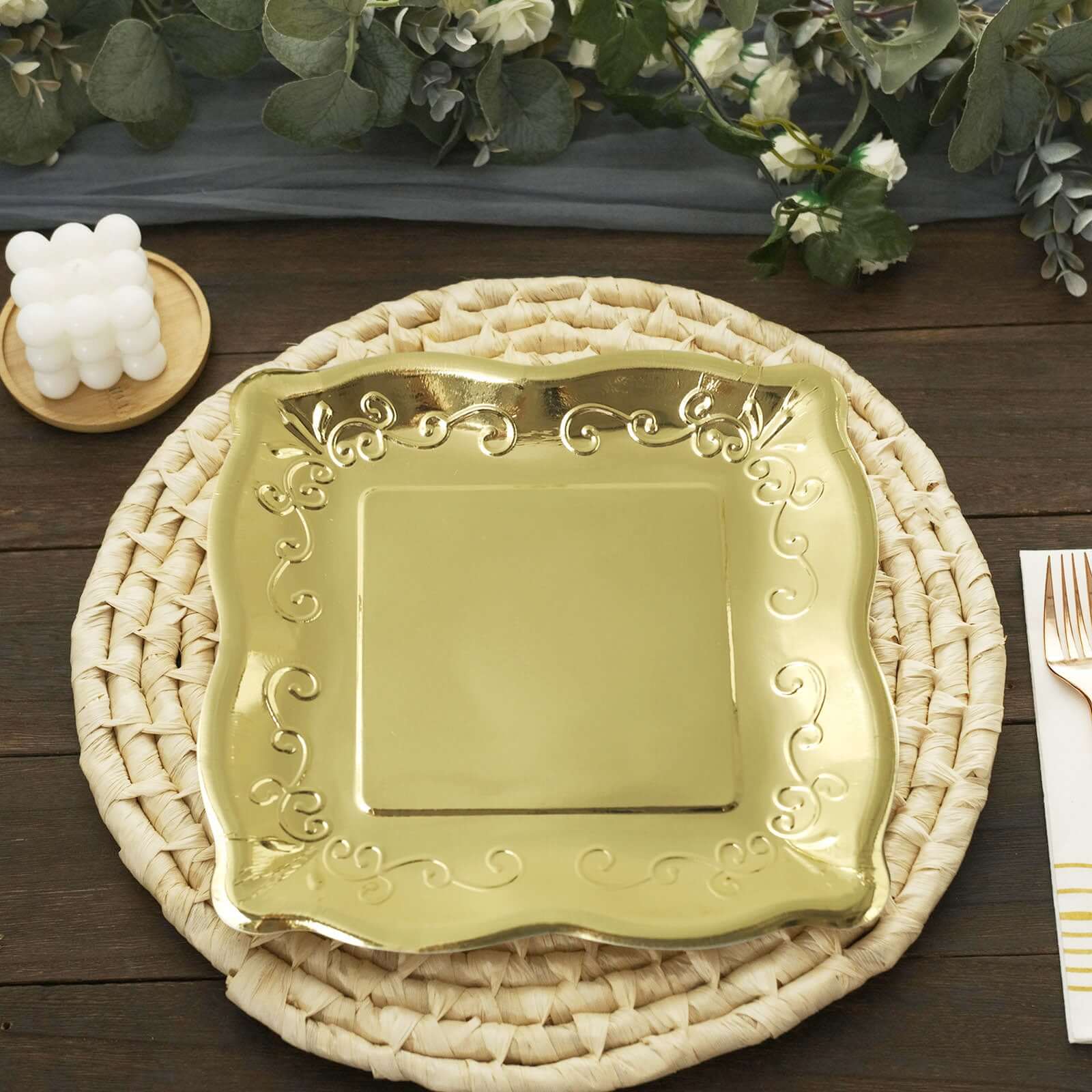 25-Pack Disposable Gold Square Dinner Plates with Vintage Pottery Embossed Design for Glamorous Events