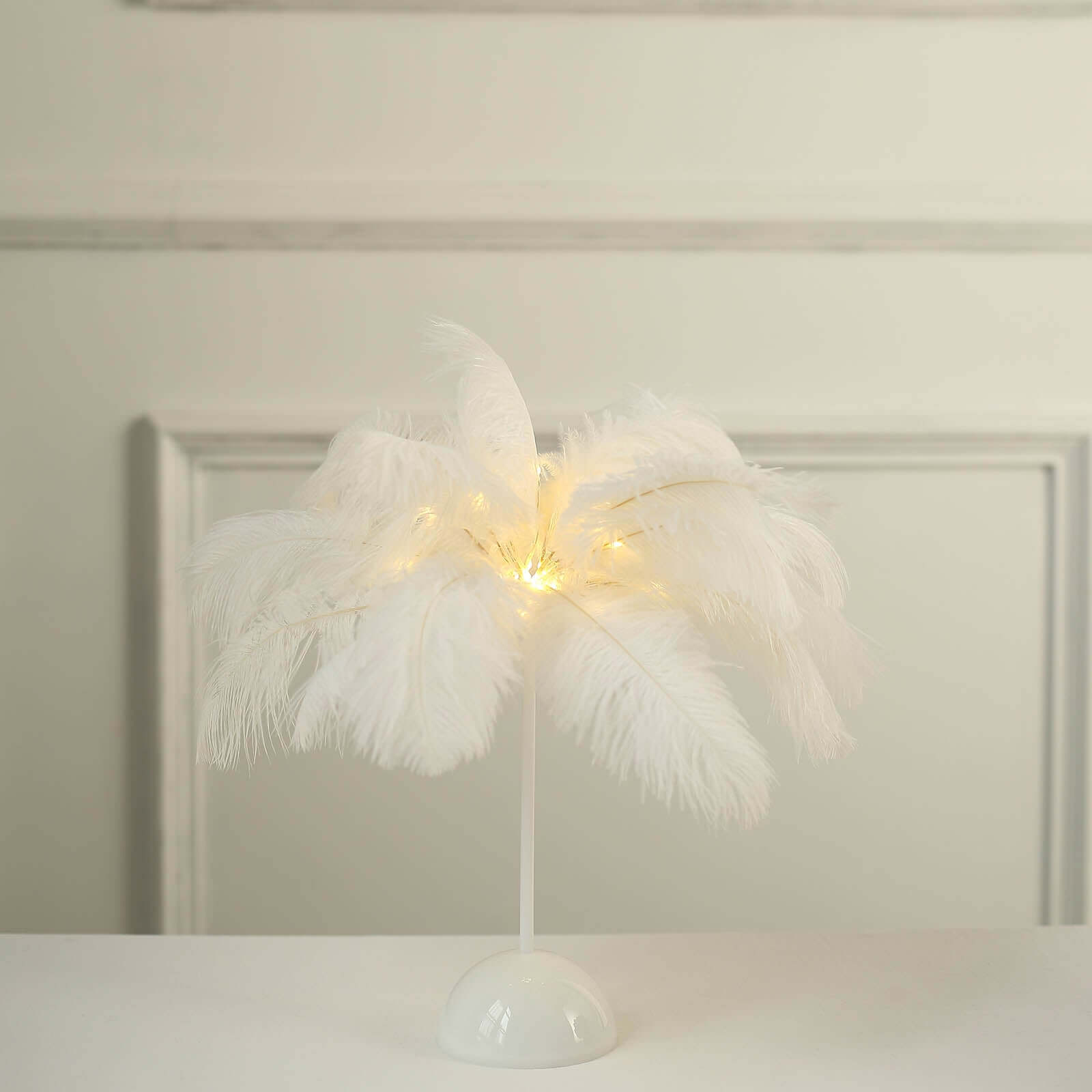 Hot Deal! White LED Cordless Table Lamp with Ostrich Feather Design for Wedding Centerpiece