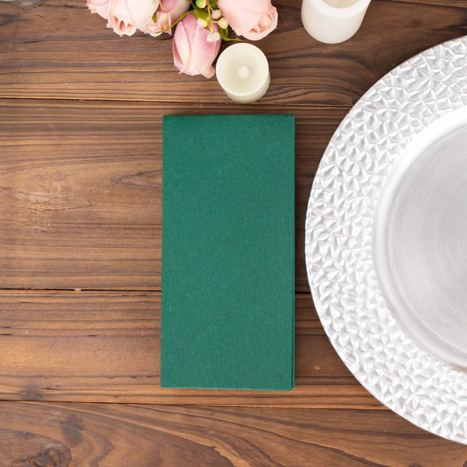 20-Pack Hunter Emerald Green Linen-Like Airlaid Disposable Napkins - Highly Absorbent!