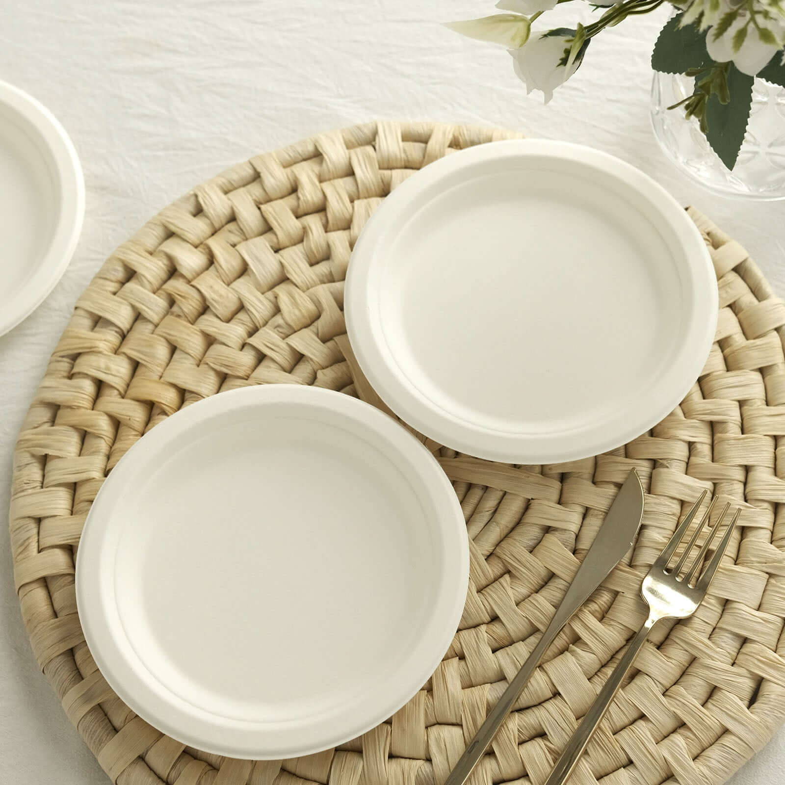 50-Pack White 7" Round Biodegradable Bagasse Dessert Plates - Ideal for Outdoor Events