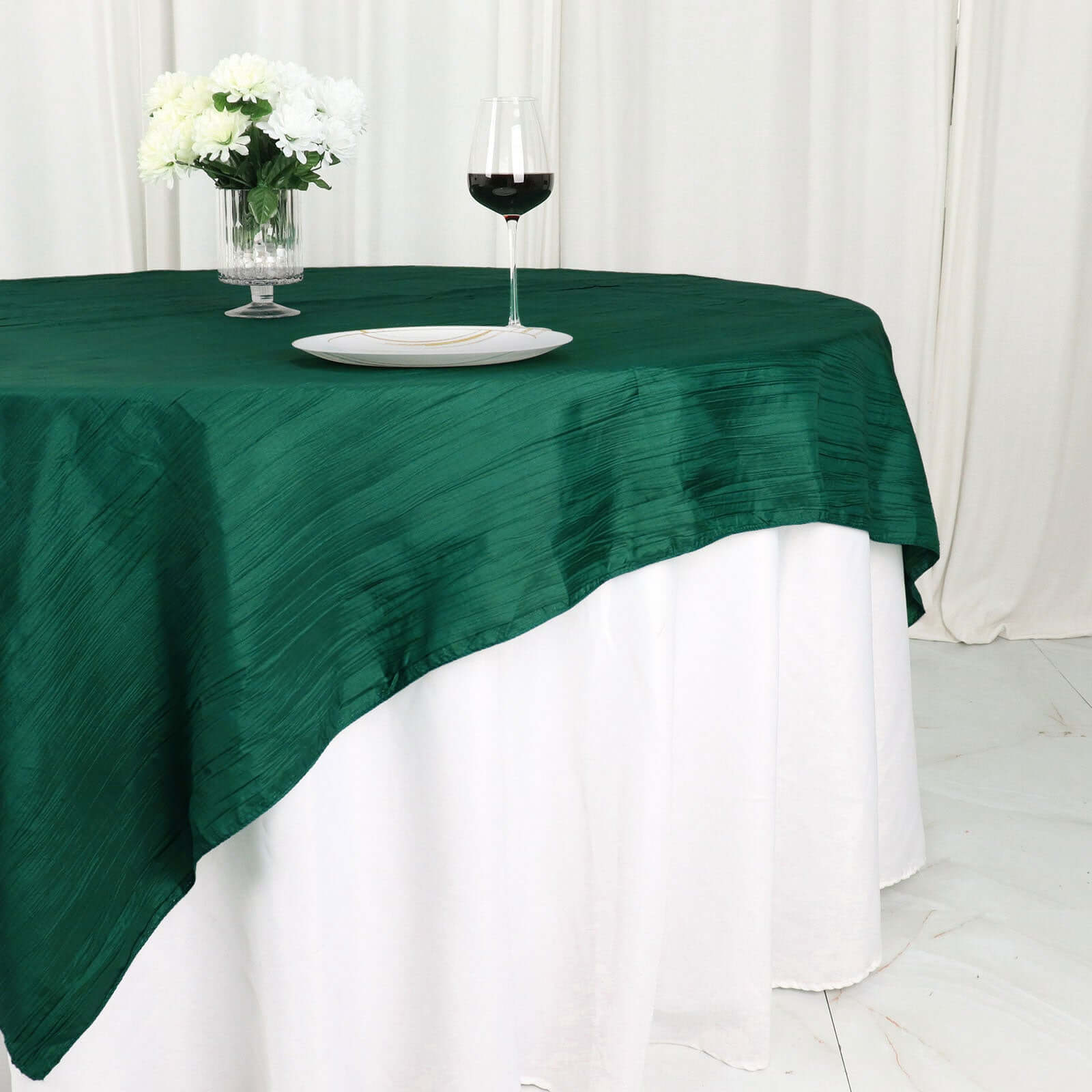 72x72 Square Hunter Emerald Green Accordion Crinkle Taffeta Table Overlay