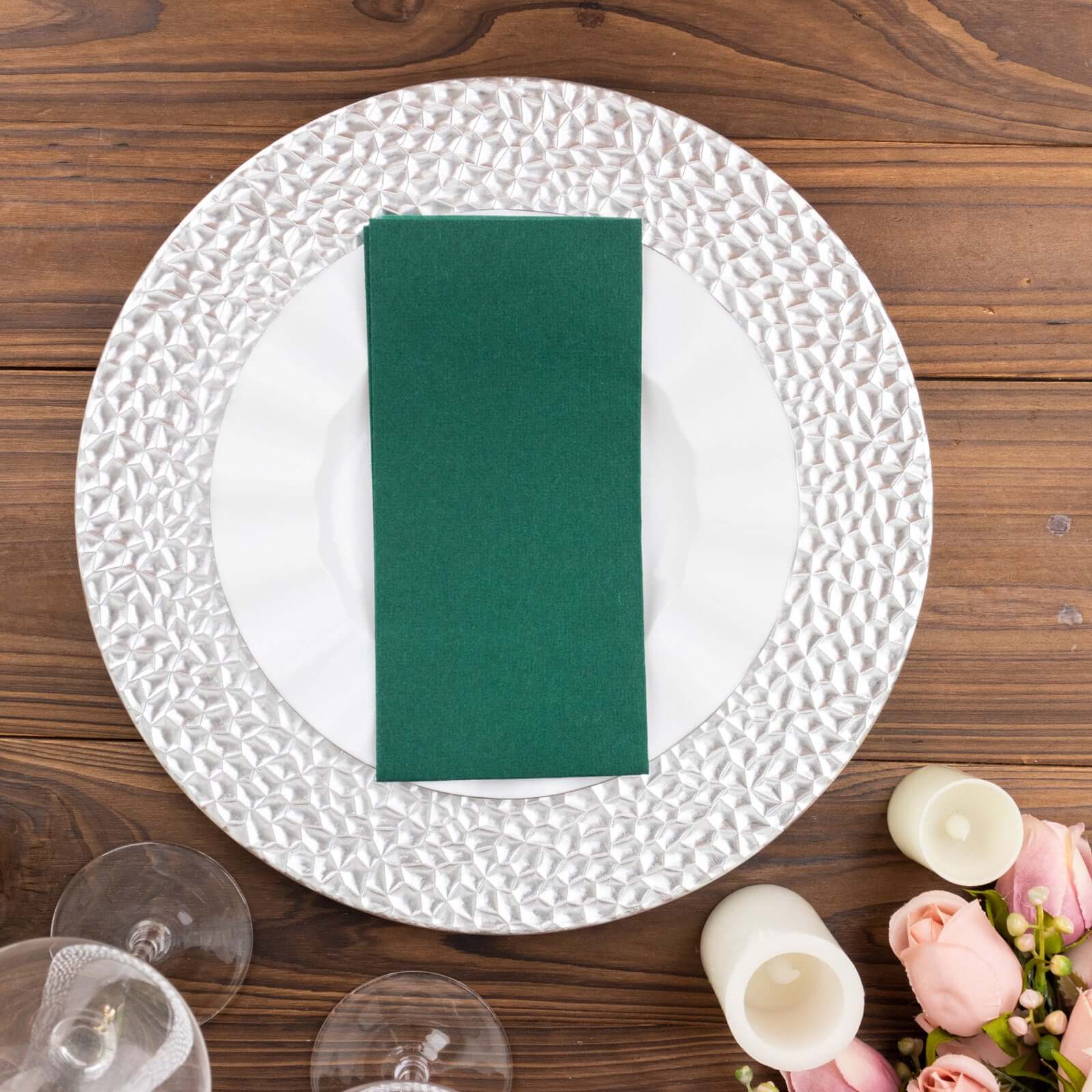 20-Pack Hunter Emerald Green Linen-Like Airlaid Disposable Napkins - Highly Absorbent!