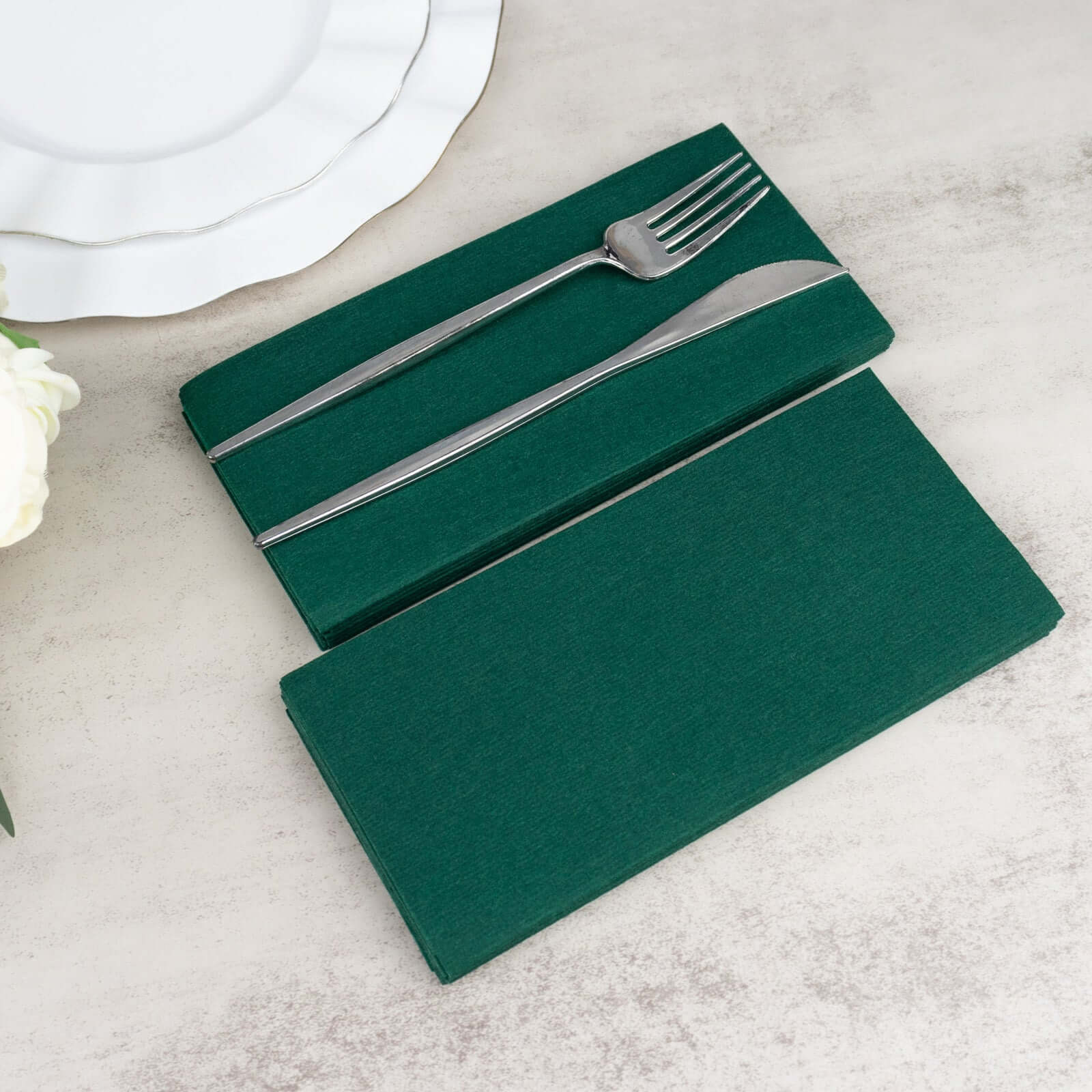 20-Pack Hunter Emerald Green Linen-Like Airlaid Disposable Napkins - Highly Absorbent!