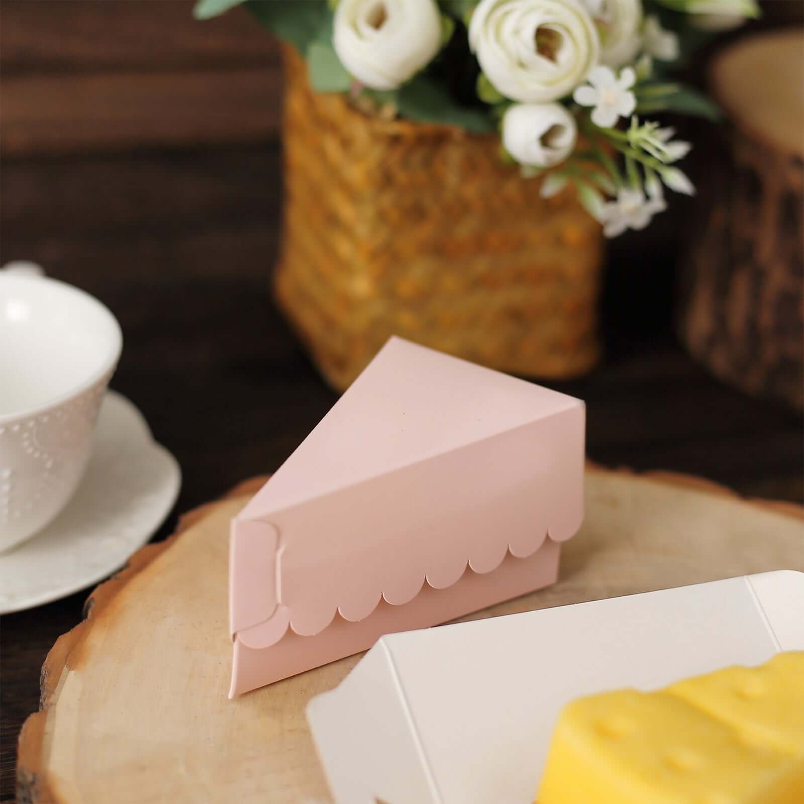 10-Pack Blush Cardstock Triangle Cake Slice Boxes with Scalloped Tops for Dessert Takeaways