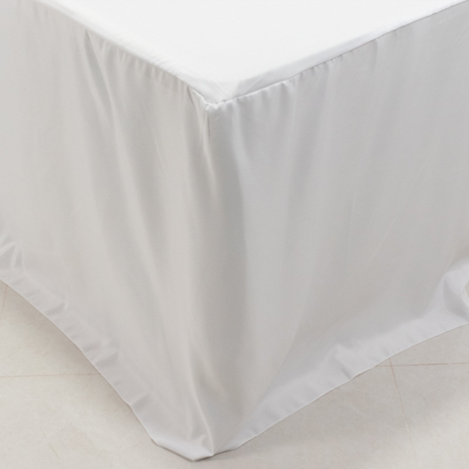 Wrinkle-Resistant White Fitted Polyester Tablecloth for 8ft Rectangles - Open Back Design