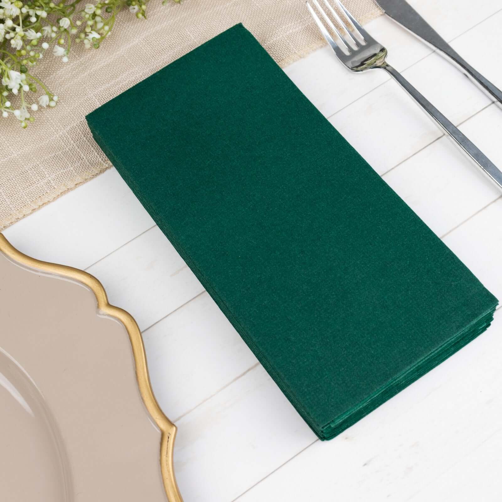 20-Pack Hunter Emerald Green Linen-Like Airlaid Disposable Napkins - Highly Absorbent!