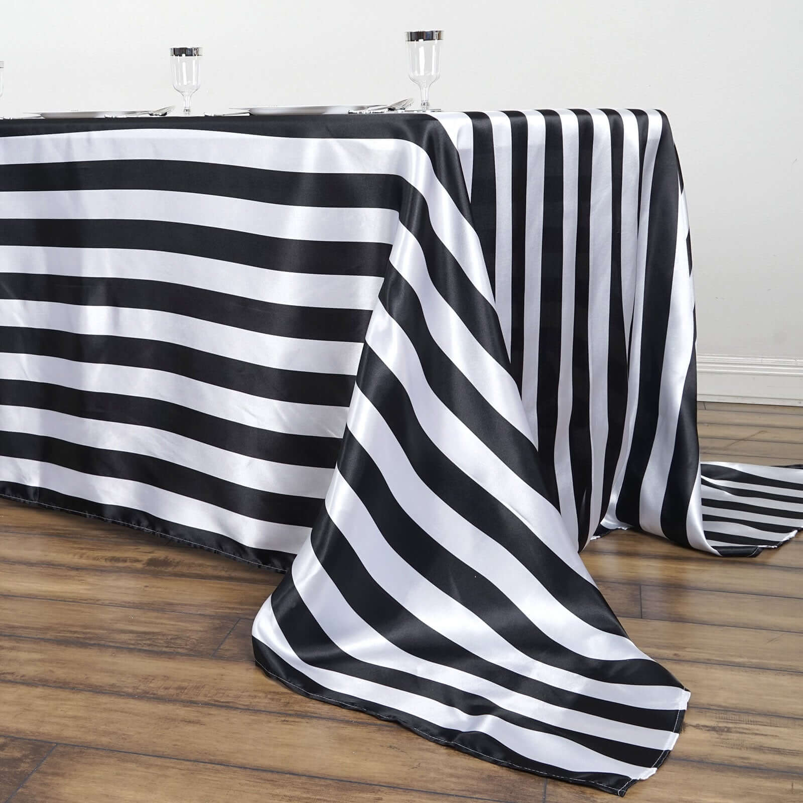 Black/White Stripe Satin Rectangle Tablecloth (90x132) - Ideal for Modern Celebrations