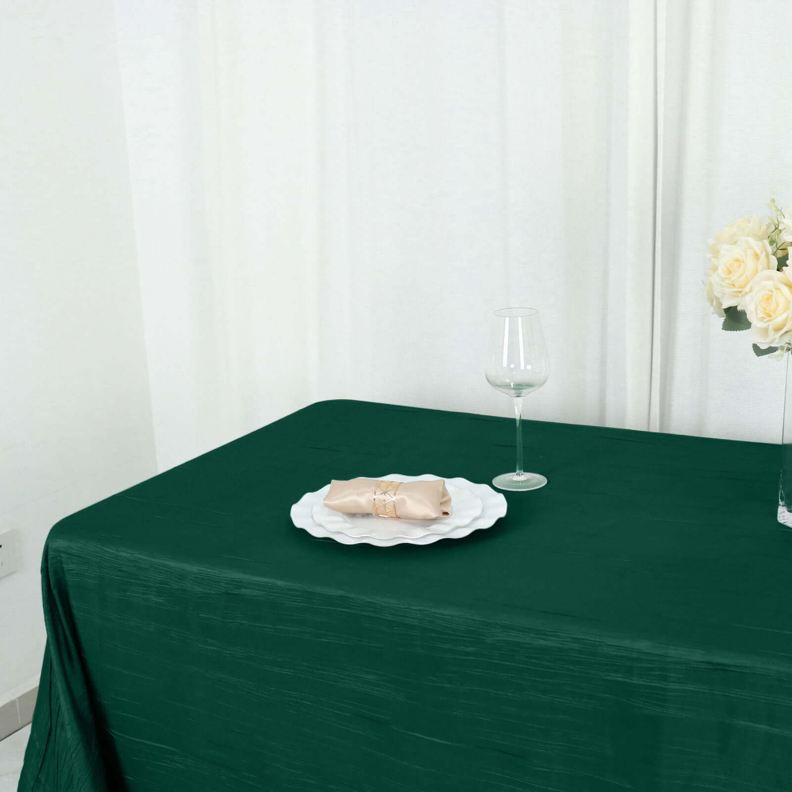 Exclusive Hunter Emerald Green Crinkle Taffeta Rectangle Tablecloth 90x156 - Ideal for Events
