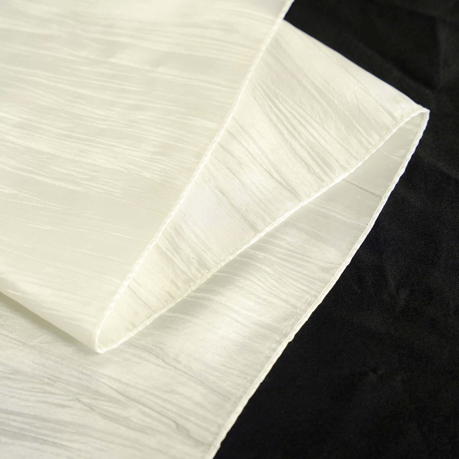 Ivory Crinkle Taffeta Rectangle Tablecloth 90x156 - Seamless Accordion Design