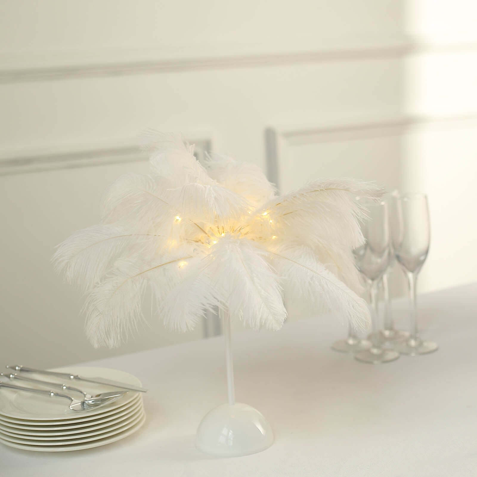 Hot Deal! White LED Cordless Table Lamp with Ostrich Feather Design for Wedding Centerpiece