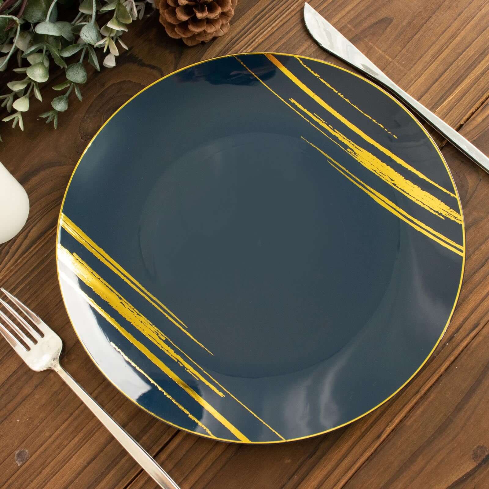 10-Piece Set of Disposable Navy Blue Plastic Round Dinner Plates with Gold Brush Print