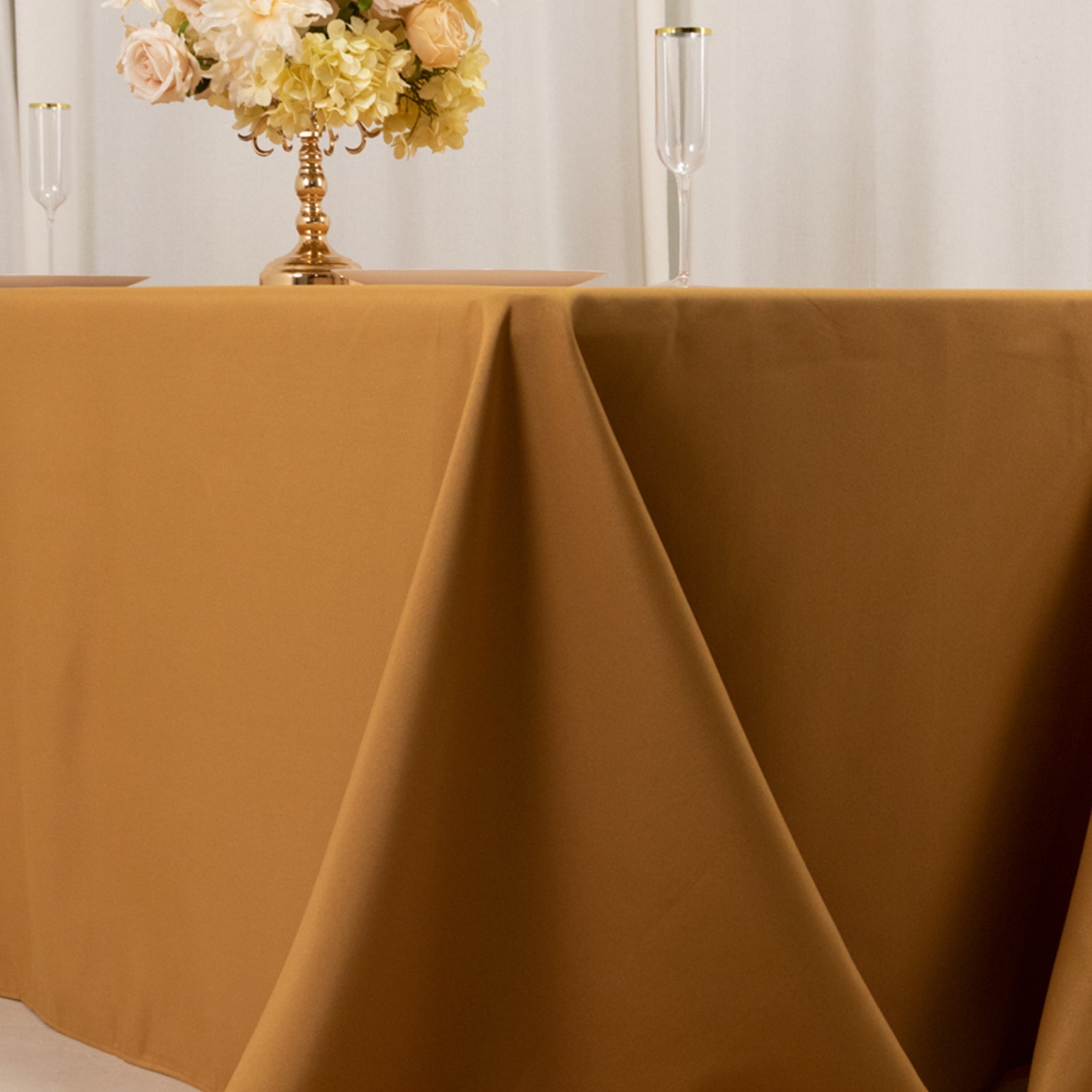Luxury Gold Seamless 220GSM Stain-Resistant Premium Polyester Tablecloth for Events