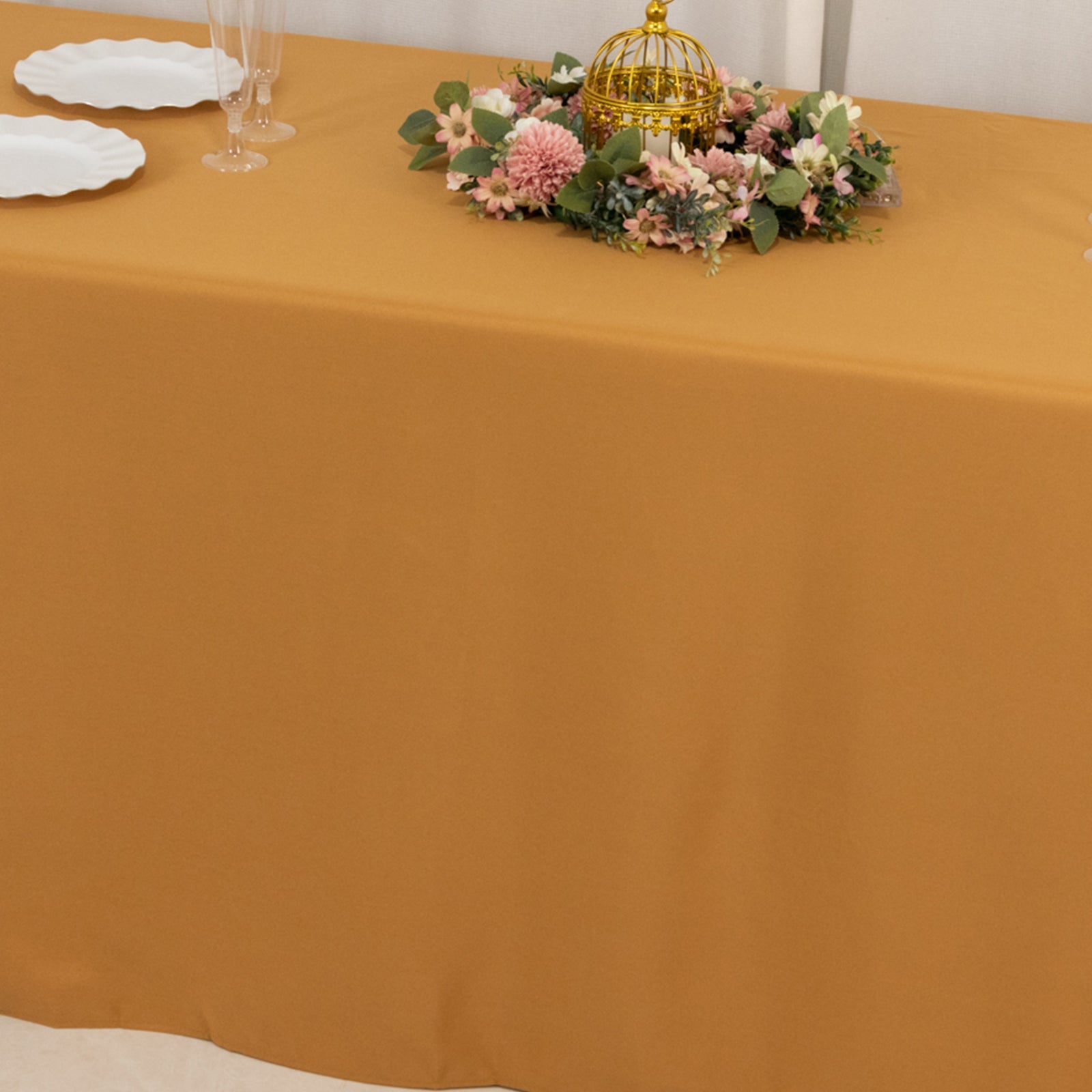 Luxury Gold Seamless 220GSM Stain-Resistant Premium Polyester Tablecloth for Events