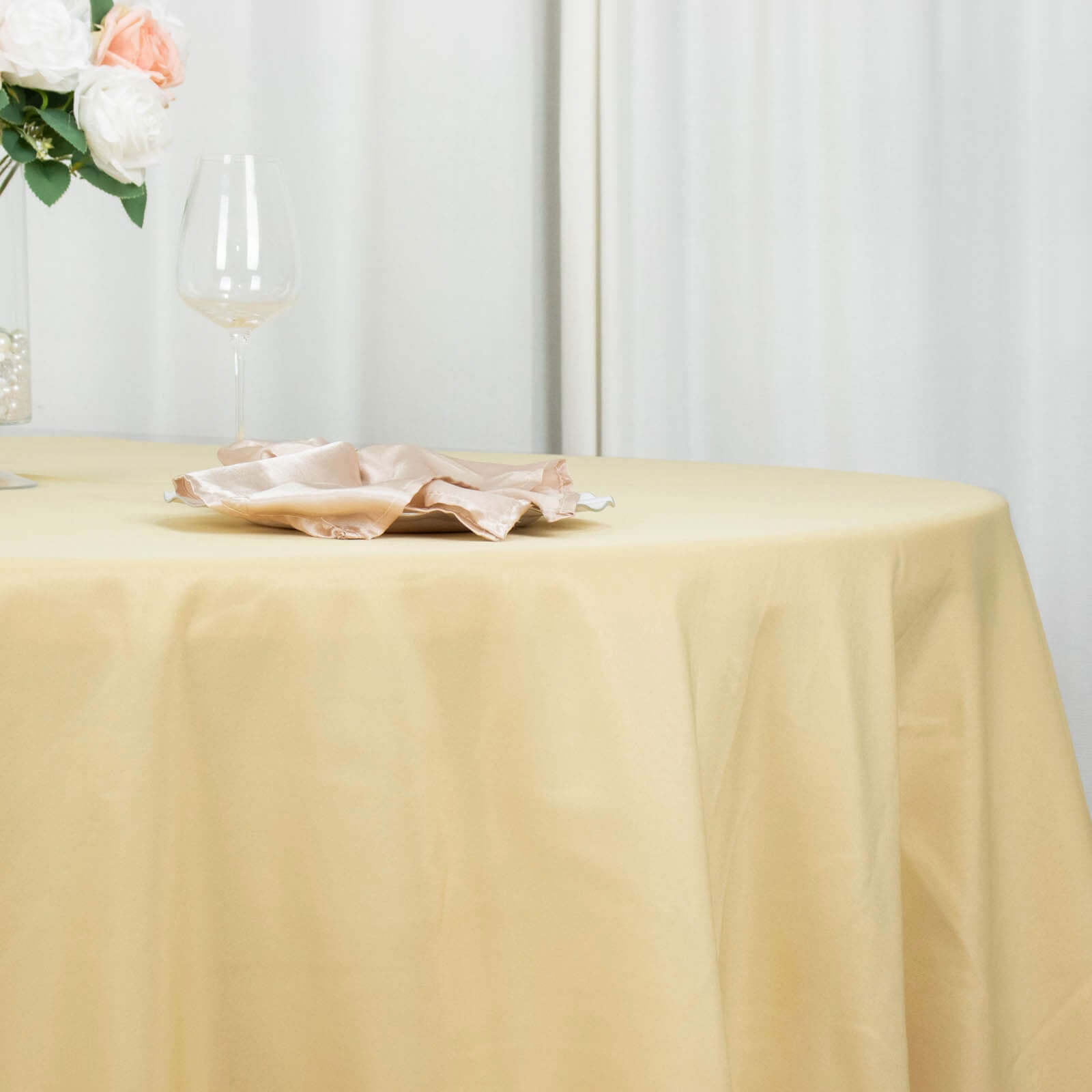 Champagne 132' Seamless Premium Polyester Round Tablecloth - 220GSM Wrinkle-Resistant
