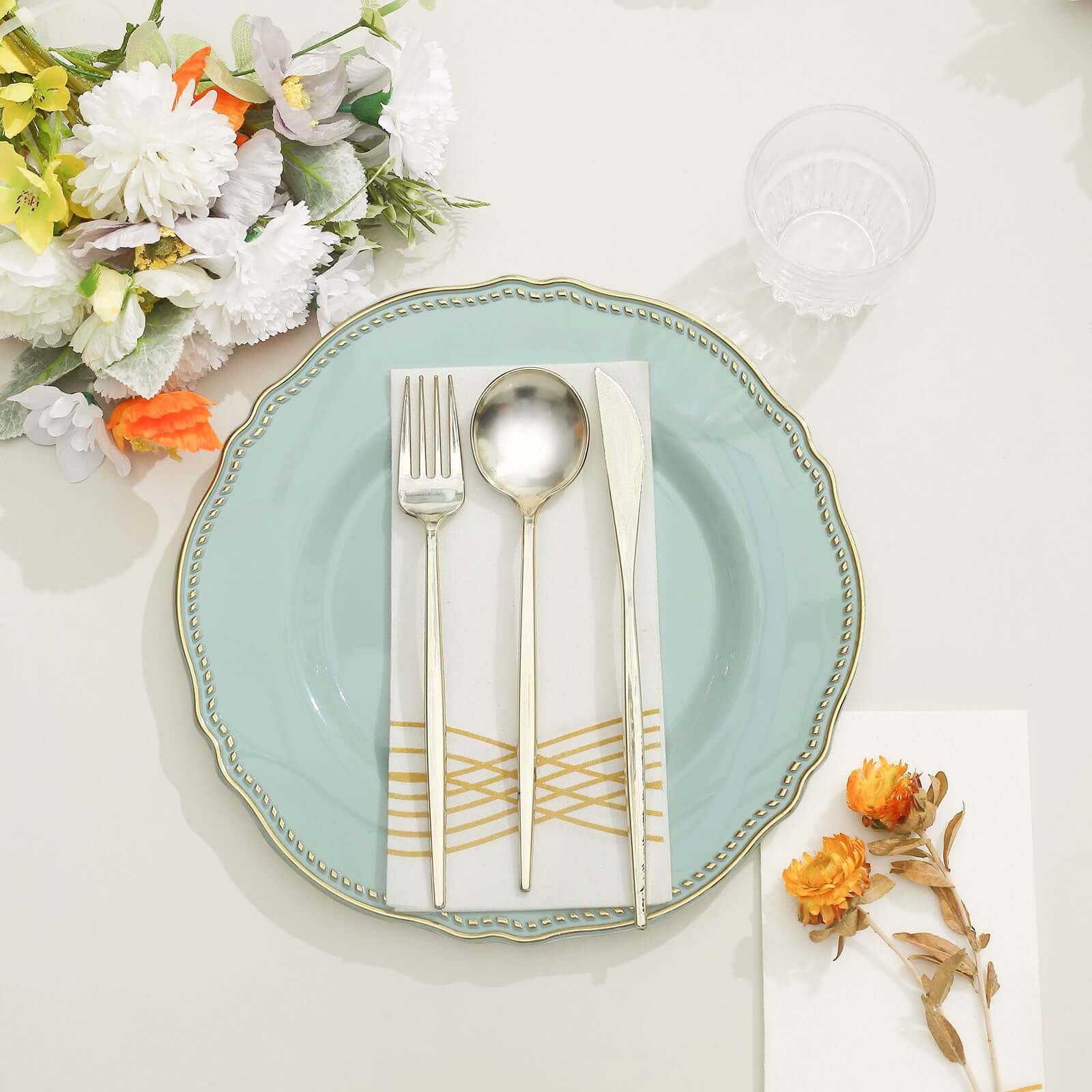 Disposable 10-Pack Large Plastic Dinner Plates in Jade with Gold Scalloped Rim