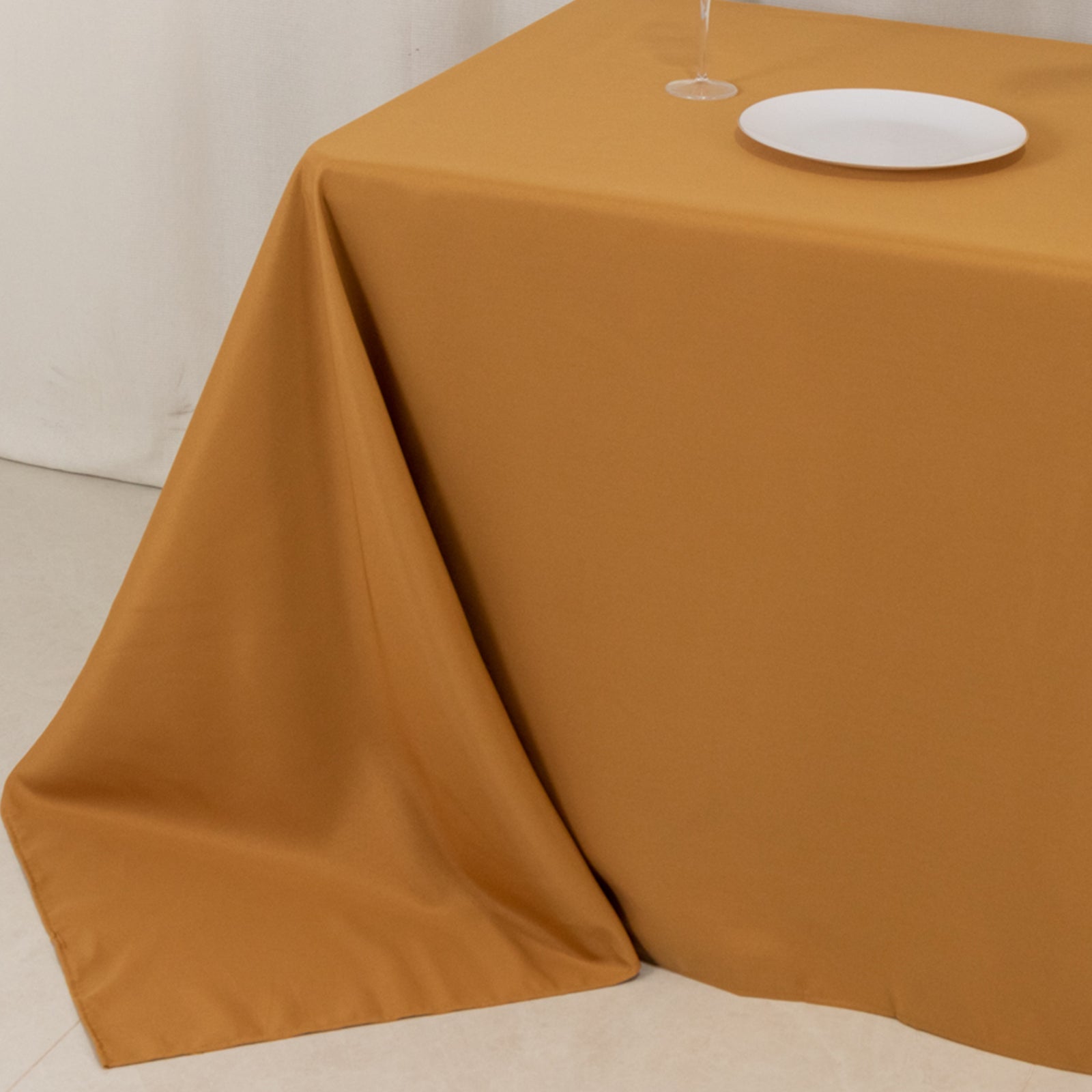 Luxury Gold Seamless 220GSM Stain-Resistant Premium Polyester Tablecloth for Events