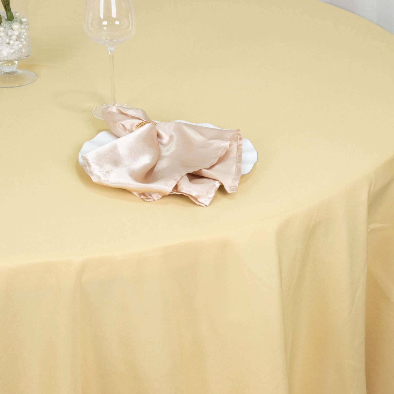 Champagne 132' Seamless Premium Polyester Round Tablecloth - 220GSM Wrinkle-Resistant